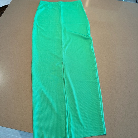 New!!! Two pieces long maxi pencil skirt & bralette top in green - Picture 11 of 11
